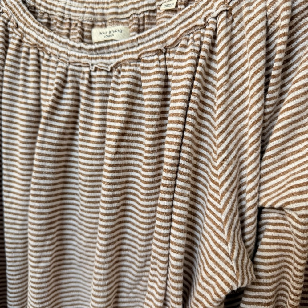 Max Studio Off-Shoulder Striped blouse in Beige and White - Picture 5 of 9